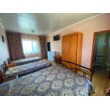 Четырехместный номер на 1-ом этаже двуспальная кровать и две односпальные рис.5